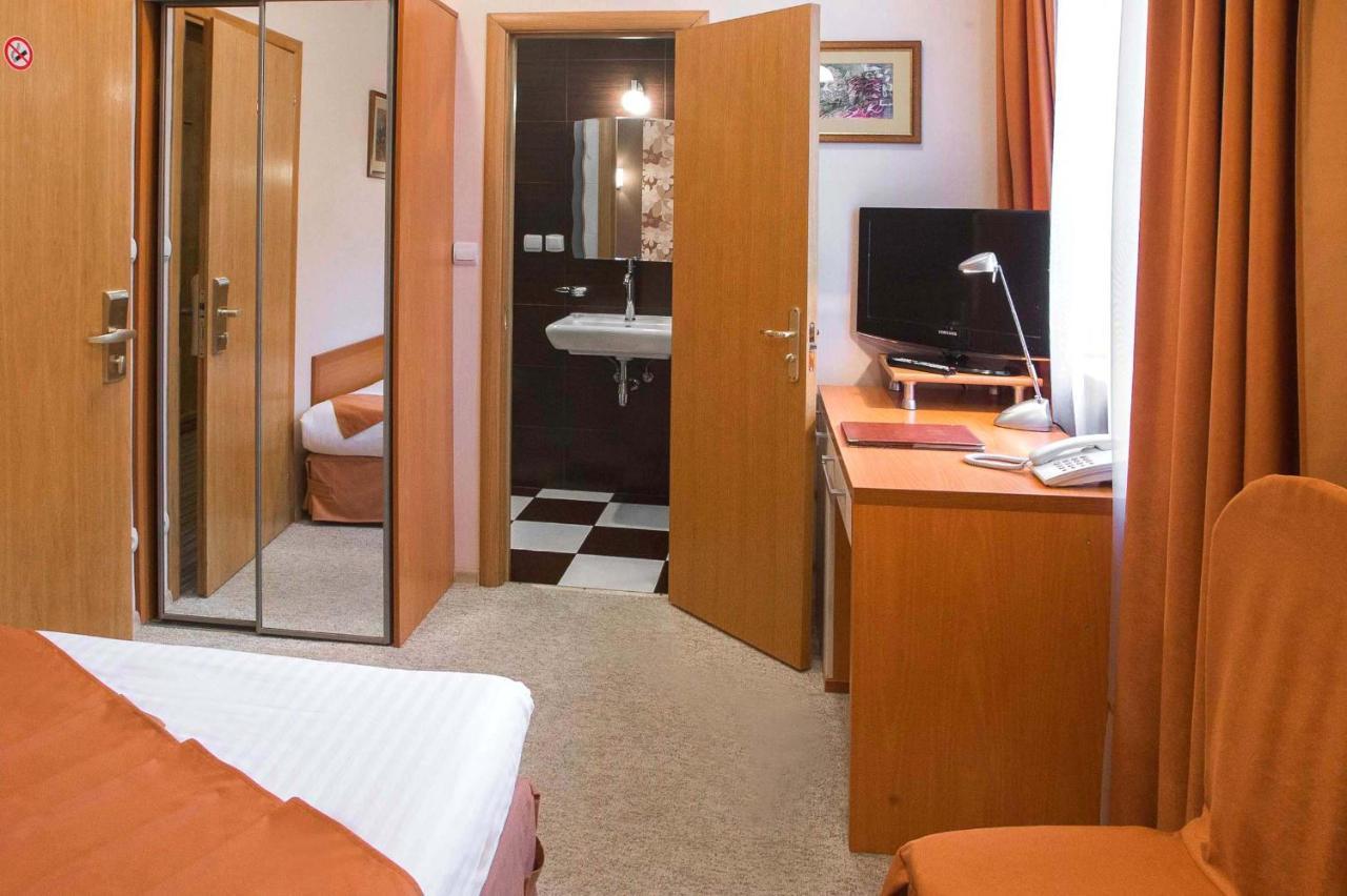 Economy Room In Hotel Eney Lvov Exteriér fotografie
