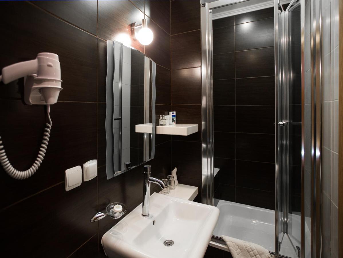 Economy Room In Hotel Eney Lvov Exteriér fotografie