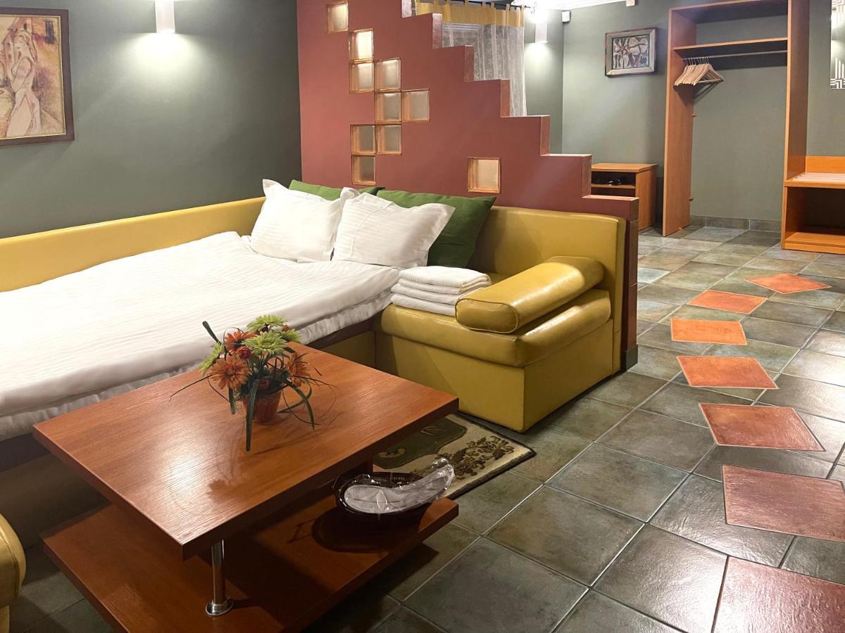 Economy Room In Hotel Eney Lvov Exteriér fotografie