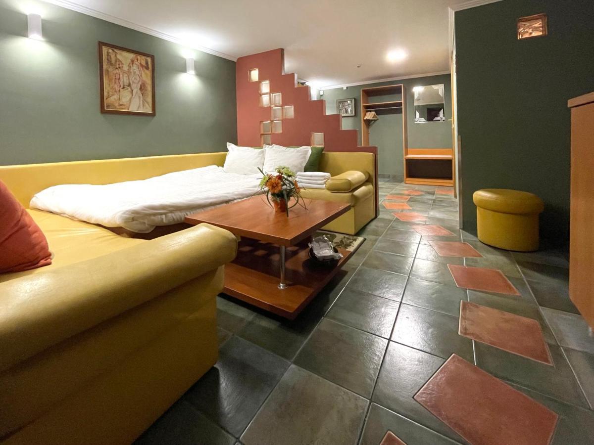Economy Room In Hotel Eney Lvov Exteriér fotografie