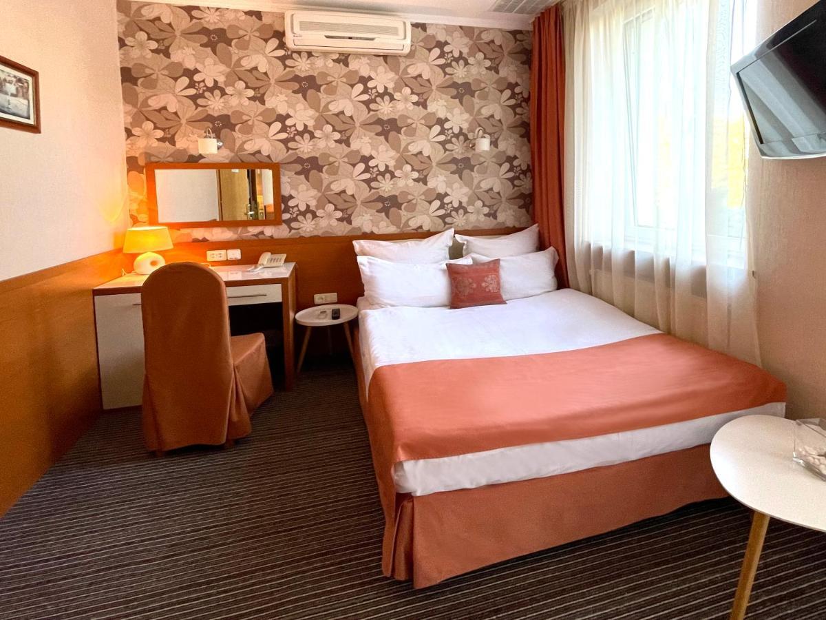 Economy Room In Hotel Eney Lvov Exteriér fotografie