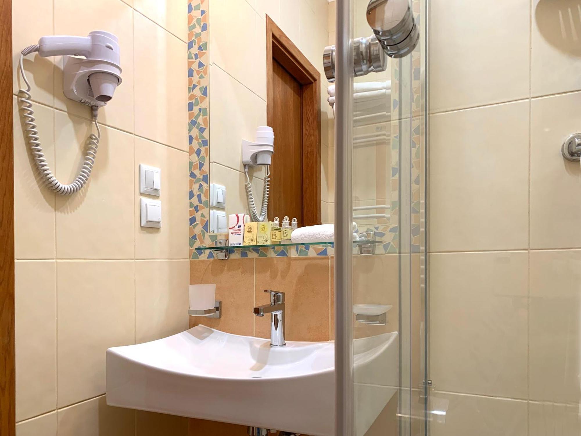 Economy Room In Hotel Eney Lvov Pokoj fotografie