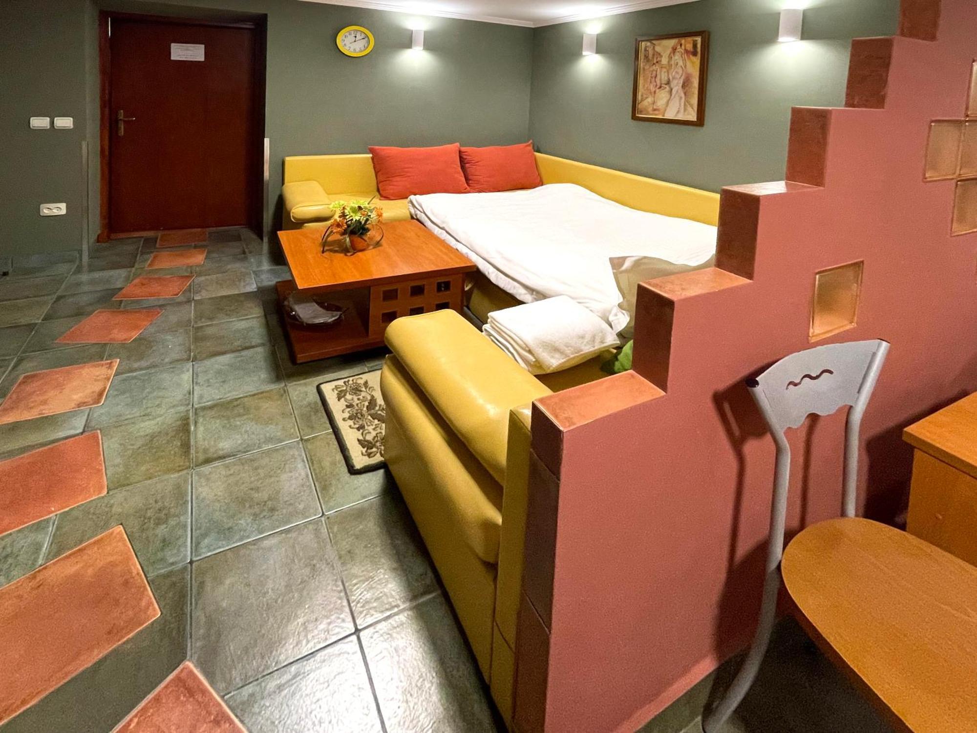Economy Room In Hotel Eney Lvov Pokoj fotografie