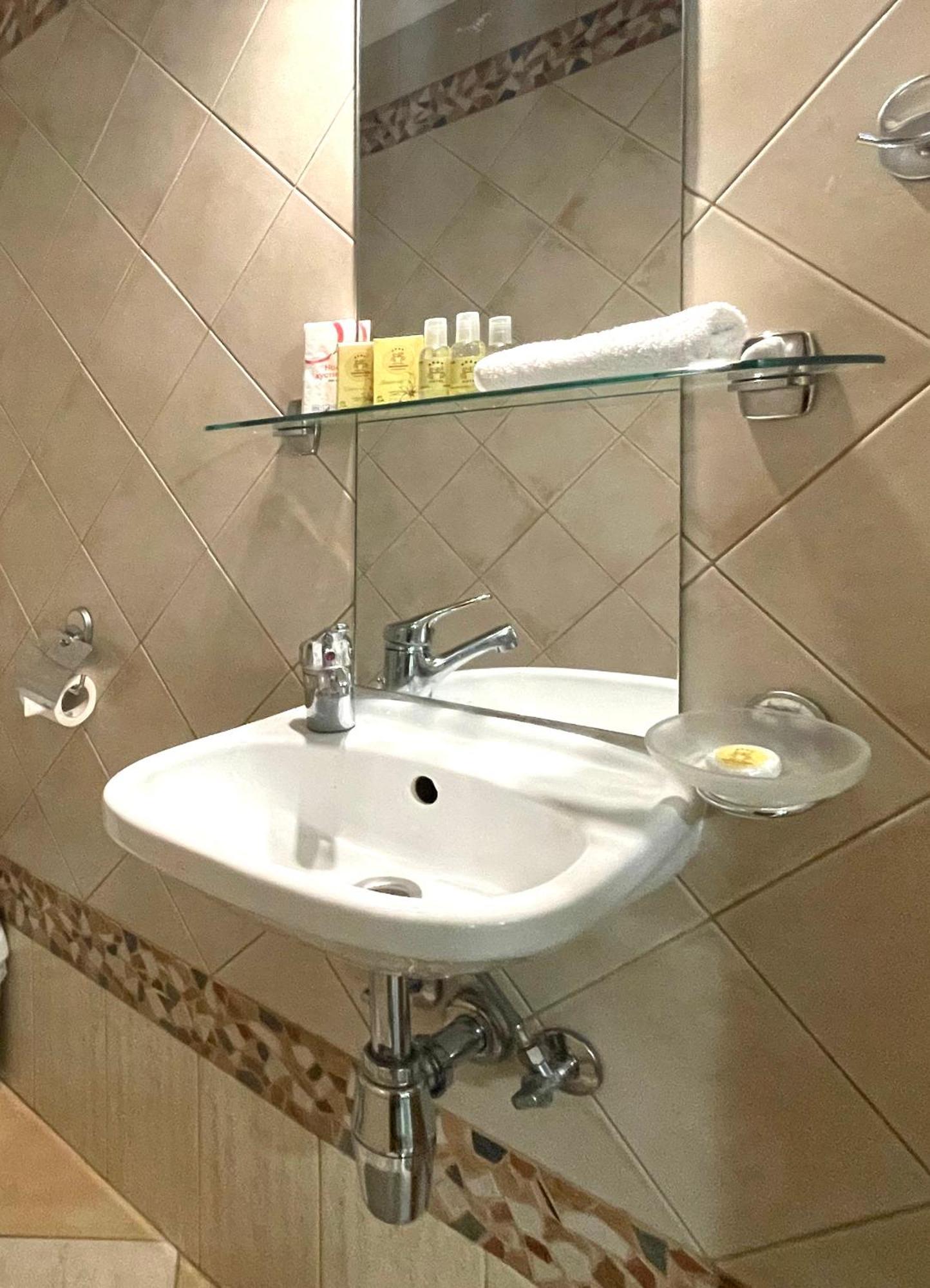 Economy Room In Hotel Eney Lvov Pokoj fotografie