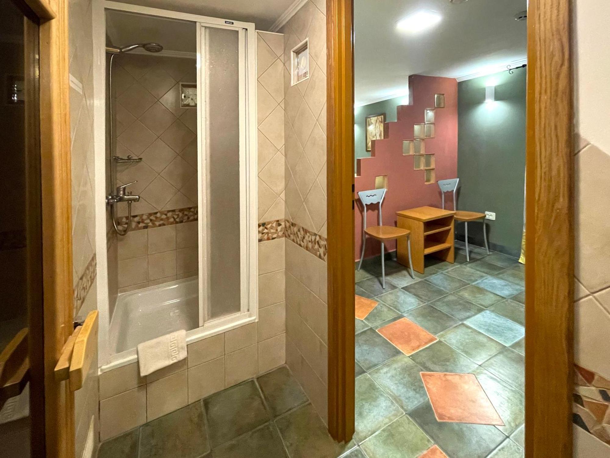 Economy Room In Hotel Eney Lvov Pokoj fotografie